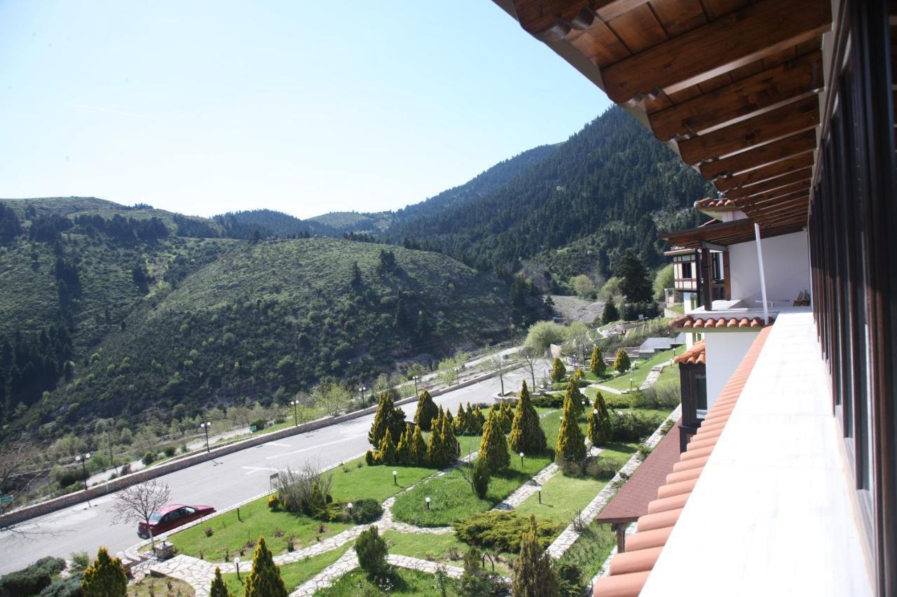 Hotel Spa Montana Karpenísion Екстериор снимка