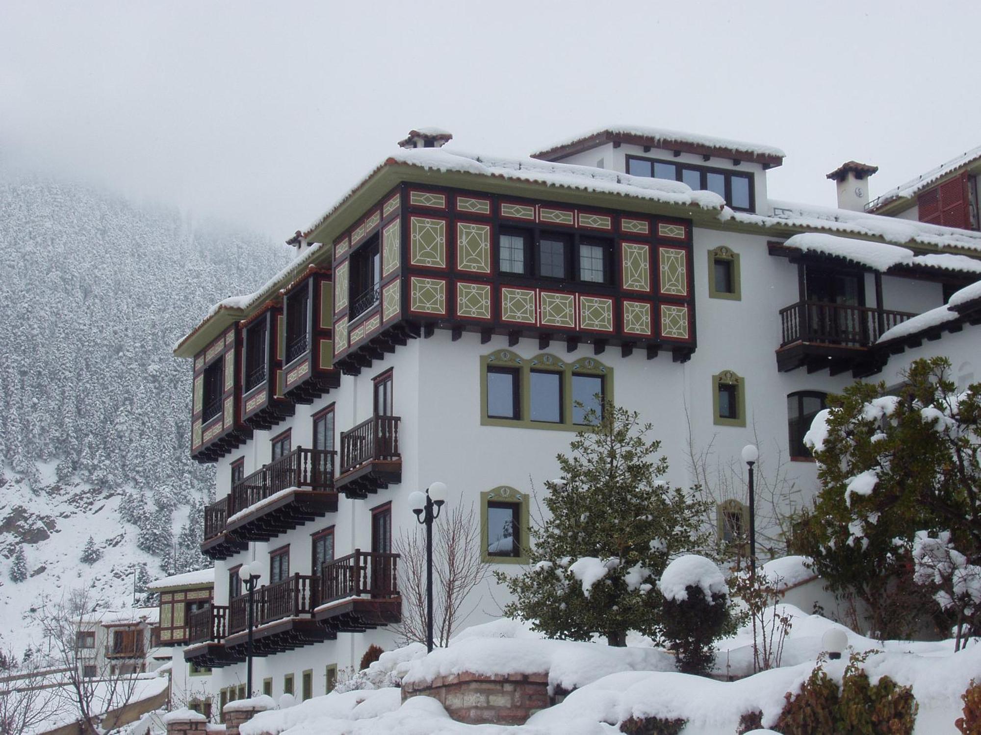 Hotel Spa Montana Karpenísion Екстериор снимка
