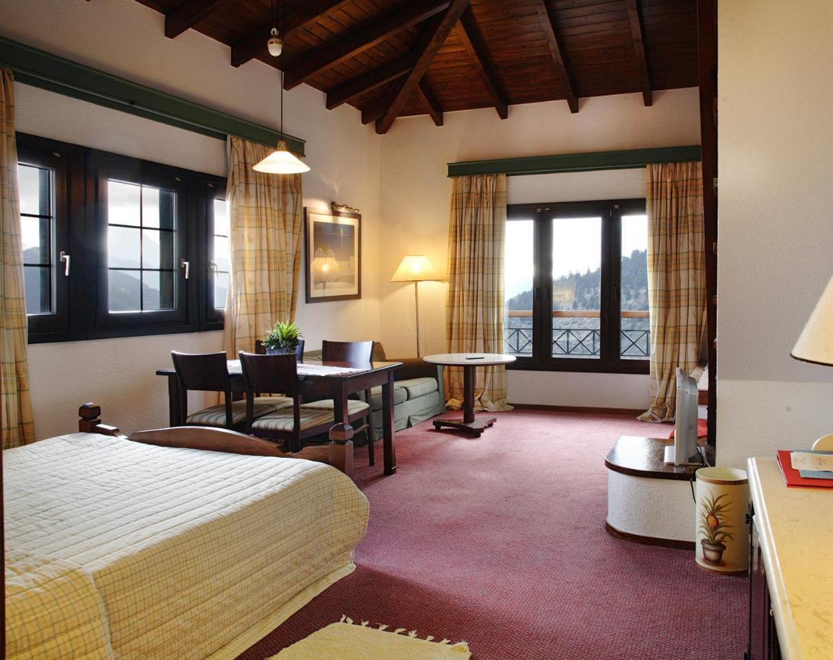 Hotel Spa Montana Karpenísion Екстериор снимка
